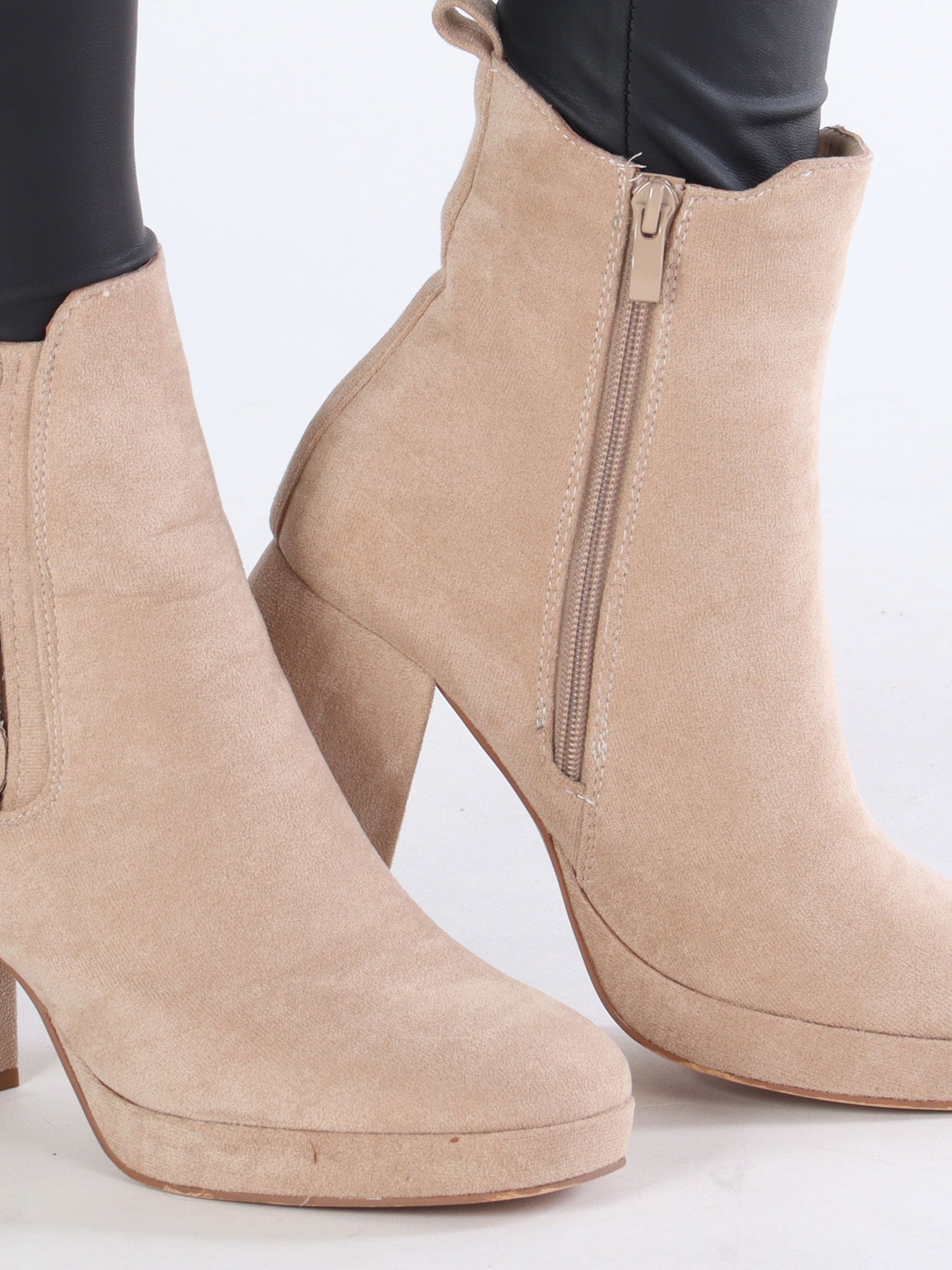 Edyta - Højhælet støvle i ruskindslook